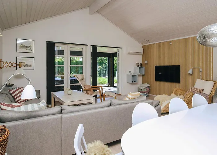 4 Star In Holiday home Store Fuglede